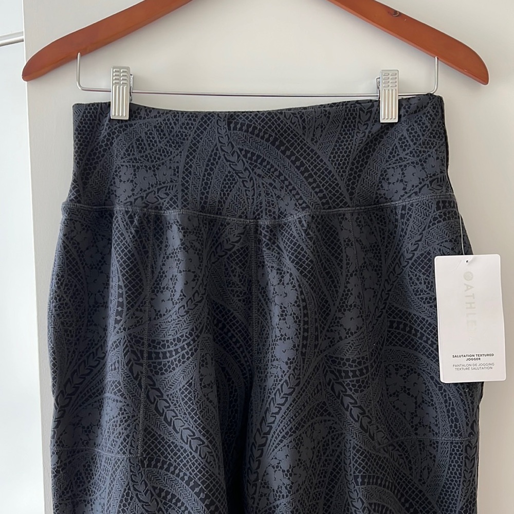 NWT Athleta Salutation Textured Jogger - Size M